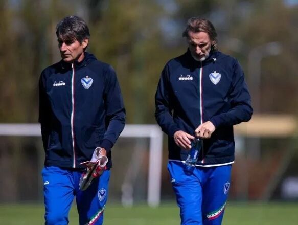 La última vez que Óscar Ibáñez integró el comando técnico de Ricardo Gareca fue en 2023 en Vélez Sarsfield de Argentina. - créditos: Vélez