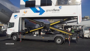 Sindicatos destacan el "colapso" generado por la huelga en Groundforce, con miles de maletas abandonadas