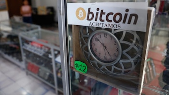 El Salvador anuncia la compra