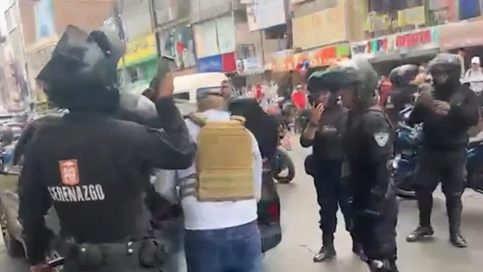 Agentes del Grupo Terna son detenidos por presunto robo de dinero a un comerciante en Los Olivos. (Foto: Panamericana)