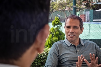 El periodista Luis Carlos Arias Schreiber recoge testimonios y documentos inéditos para reconstruir la historia de Olmedo en el tenis mundial.