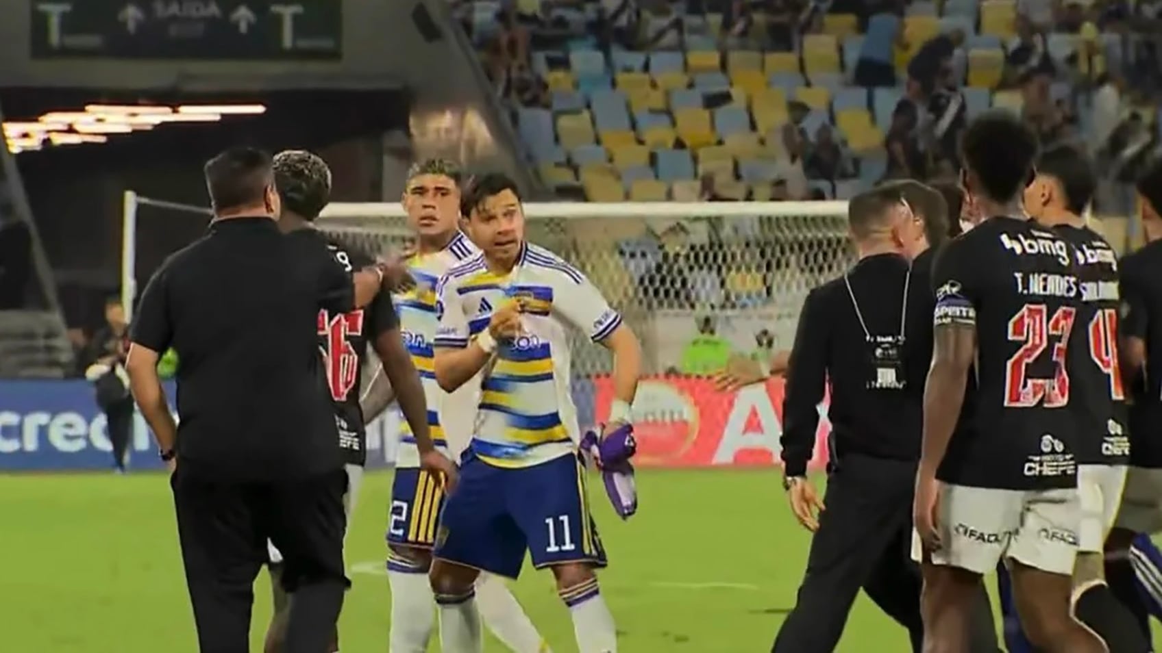 Fuerte cruce de Ángel Romero a Thiago Mendes por su provocador posteo contra Boca Juniors en la cancha: “¡Rompelo ahora!”