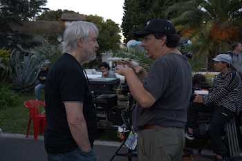 Fernán Mirás conversa con Jorge Marrale antes de rodar una de las escenas de La casaca de Dios