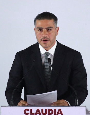 Harfuch se queda en el