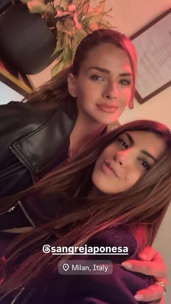 La China Suárez junto con