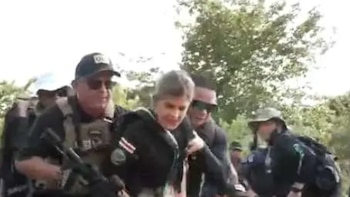 Evacuan de emergencia a la presidenta Laura Fernández tras fuerte explosión en Crucitas, Costa Rica