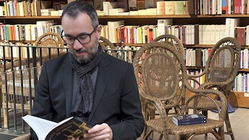 Quién es Jair Domínguez, el escritor y humorista que creó el ‘Baila el Chiki Chiki’ al que han ordenado detener por un delito de odio contra Vox