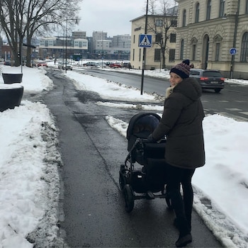 Alexandra Larsson, de paseo con