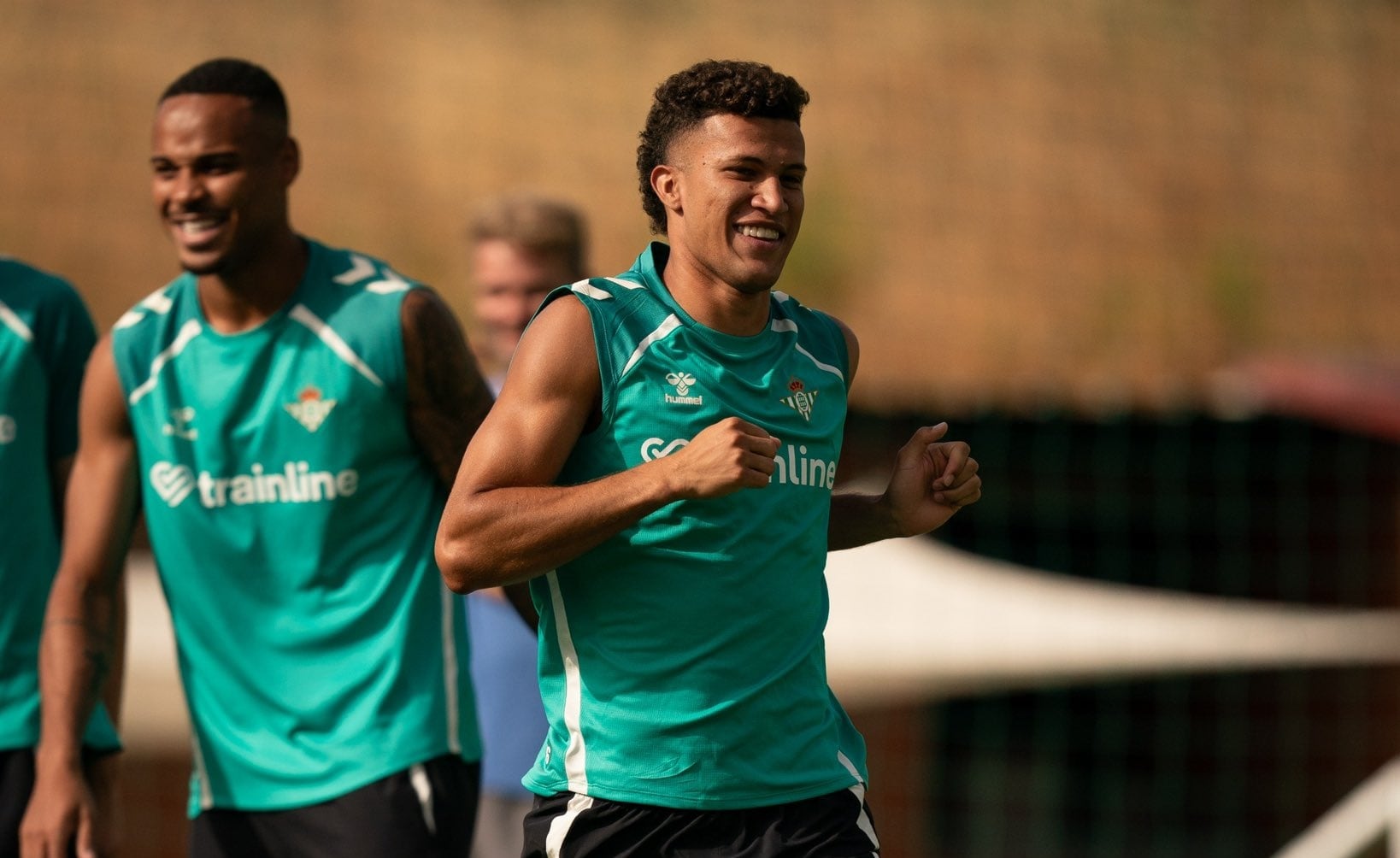 El exvolante del Monterrey ya se sumó a los entrenamientos dirigidos por el técnico chileno Manuel Pellegrini- crédito @RealBetis / X