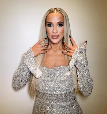 Mami Jacky cantó en Socios del ESpectáculo