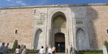 Los patios y pabellones del