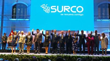 Alcalde de Surco junto a