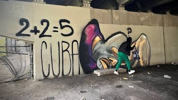 ¿Por qué “2+2=5″ en Cuba y cómo contradice la realidad de la isla?