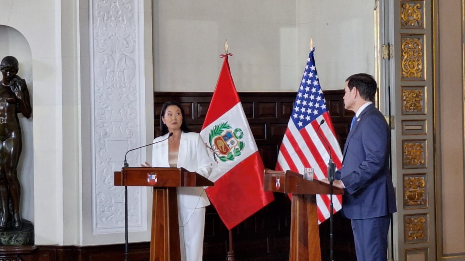 Keiko Fujimori ofrece unas palabras luego de reunirse con Marco Rubio, secretario general de los Estados Unidos. Foto: Renato Silva | Infobae Perú