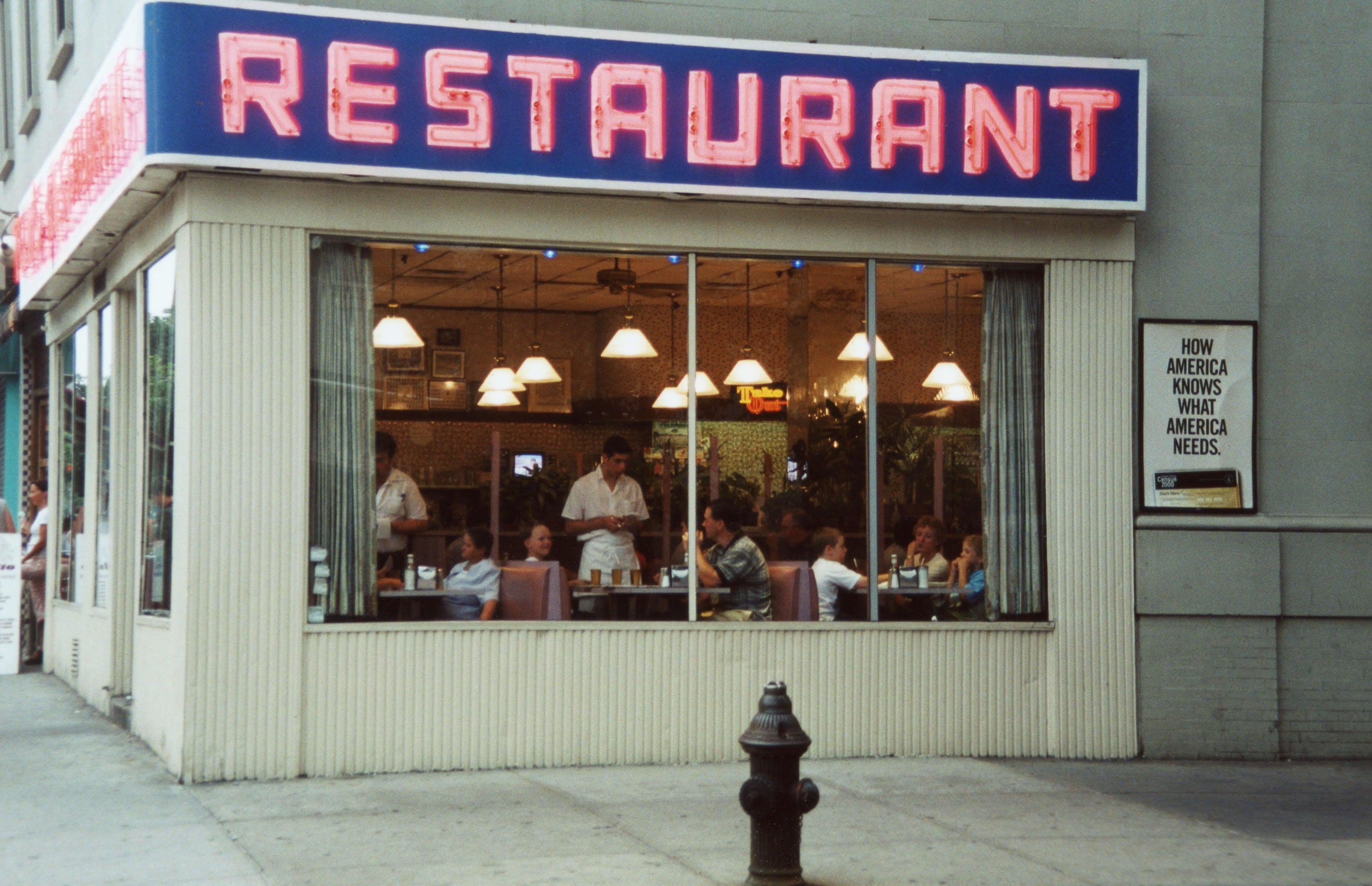 El café Lulla’s de Williamsburg, en Brooklyn, reunió donaciones para enviar un contenedor con artículos de primera necesidad a Caracas