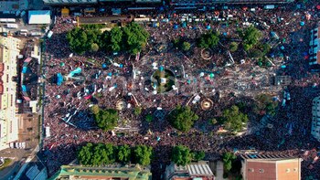 Una multitud se reunió en la Plaza de Mayo