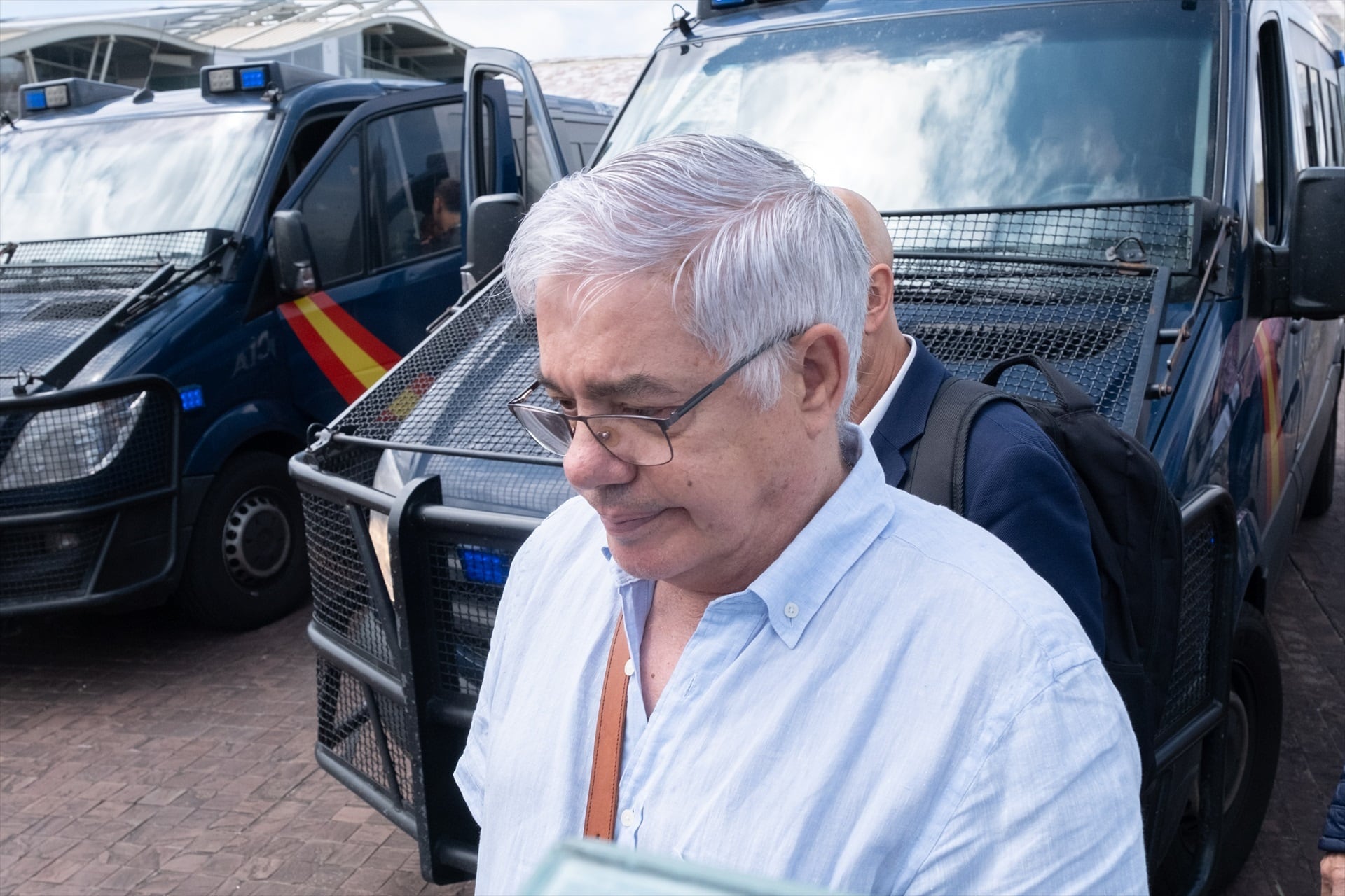 El maquinista del tren Alvia accidentado en Angrois en 2013 que dejó 80 muertos, Francisco José Garzón, a su salida de la Cidade da Cultura. (César Arxina / Europa Press)