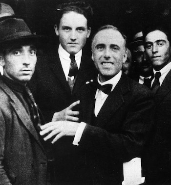 Giacomo Matteotti, en el centro,