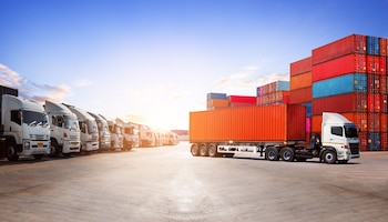 El informe de la IRU muestra que el encarecimiento del combustible ya se traslada a los costos logísticos en los principales mercados (Imagen: Shutterstock)