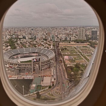 Mauro Icardi llegó a Argentina y mostró una foto desde el aire sobre la cancha de Ríver, antes de aterrizar (Instagram)