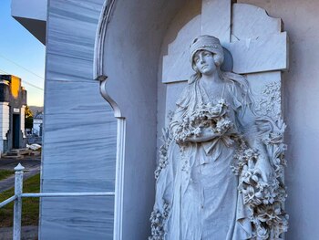 La arquitectura del Cementerio de Los Ilustres muestra estilos neoclásicos, góticos y barrocos que narran la prosperidad cafetalera del siglo XIX. (Cortesía Alcaldía de San Salvador)