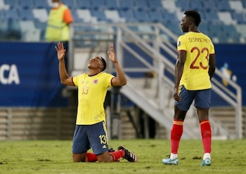 Yerri Mina festeja al final