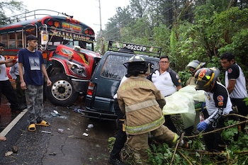 La unidad accidentada circulaba sin sistema limitador de velocidad y sin registro de piloto autorizado. (Cortesía: Bomberos Voluntarios)