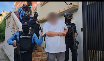 Agentes preventivos y de la DAET decomisaron 1,080 piedras de supuesto crack y varias porciones de presunta cocaína en Monjarás, Choluteca. (Foto: Policía Nacional)