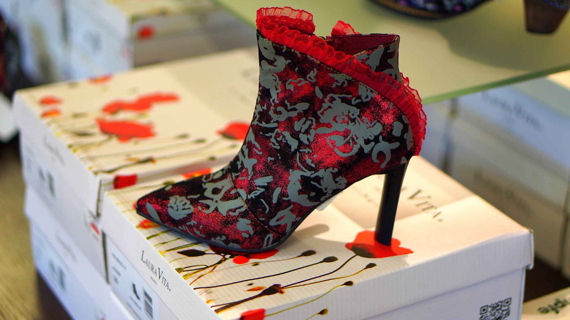 El calzado ha experimentado una desaceleración entre el cliente aspiracional que, según el informe de Bain, está redirigiendo su gasto hacia el maquillaje, las fragancias y las gafas.