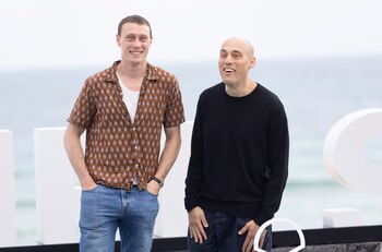 El realizador Joshua Oppenheimer posa