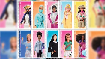 Diez sellos postales alineados con diferentes muñecas Barbie vestidas con uniformes de distintas profesiones y años específicos