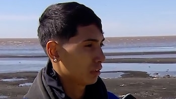 “No podían hacer nada”: el dramático relato de los familiares de los pescadores que son buscados en el Río de la Plata