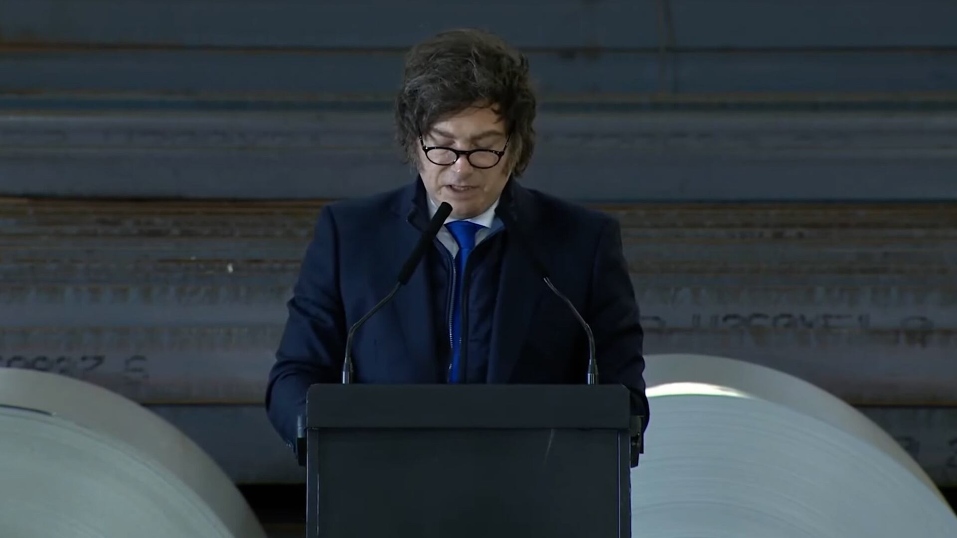 Javier Milei anunció una reforma laboral y tributaria al visitar San Nicolas