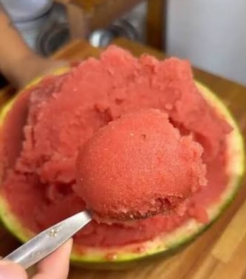 Helado viral de sandía y leche. (Wikimedia)
