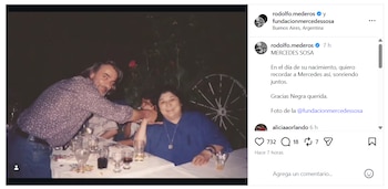 Rodolfo Mederos compartió una imagen del archivo de la Fundación Mercedes Sosa para recordar a la artista en el día de su nacimiento