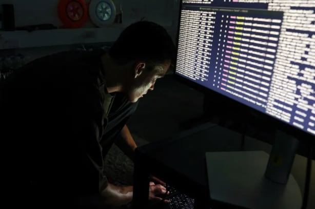La Dian reúne archivos XML de diversas obligaciones tributarias en una plataforma que permite compararlos automáticamente. (Shannon Stapleton / Reuters)
