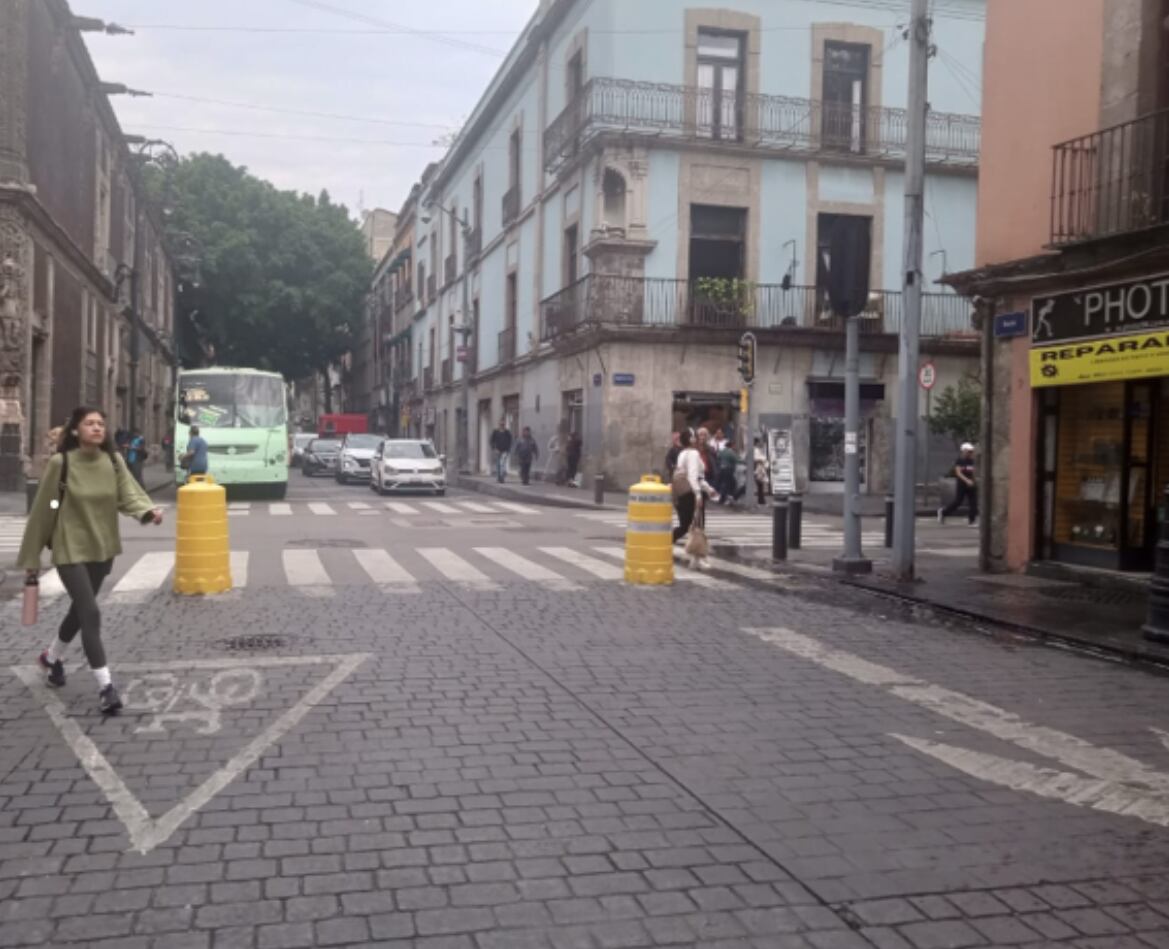 SSC reporta el cierre de Donceles a la altura de Isabel la Católica. (X: @OVIALCDMX)