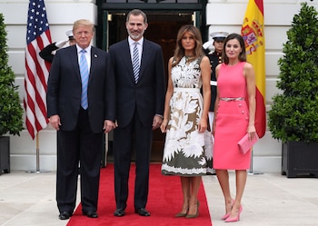 El presidente de Estados Unidos, Donald Trump, junto a Felipe VI, Melania Trump y la reina Letizia, posan frente a la Casa Blanca durante su visita oficial a Washington el 19 de junio de 2018. REUTERS/Jonathan Ernst