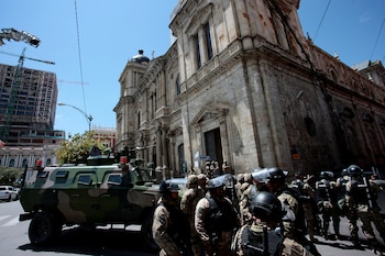 Militares en los alrededores del