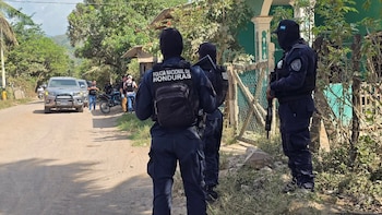 La Policía Nacional mantiene operativos en diferentes sectores de Colón.
“Gato Negro” fue capturado previamente como supuesto autor intelectual. (Foto: Policía Nacional)