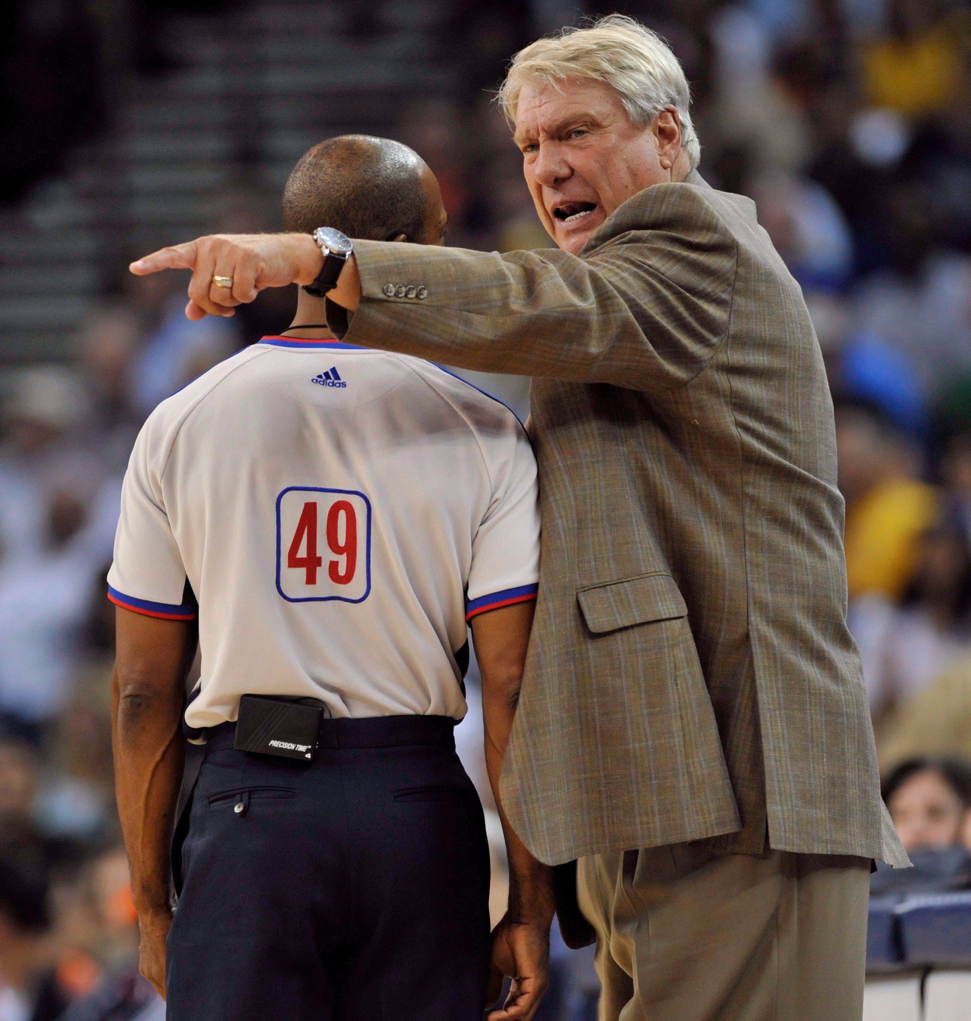 Don Nelson, quíntuple campeón de la NBA y ganador de 1.335 partidos como entrenador, falleció este domingo a los 86 años (EFE/JOHN G. MABANGLO)