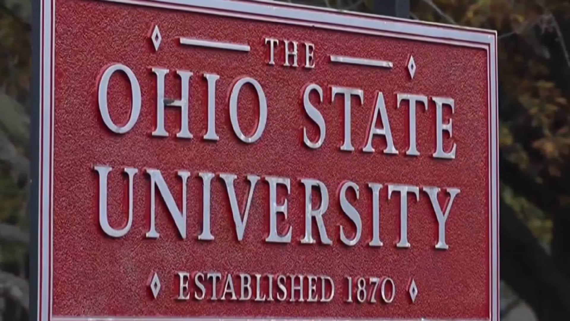 La Universidad Estatal de Ohio acordó pagar USD 100 millones a 279 exalumnos que acusaron al médico Richard Strauss de agresión sexual (NBC News )