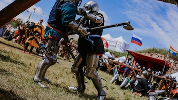 Armaduras, hachas y guerreros: cómo es el combate medieval, un deporte que crece en la Argentina