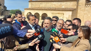 Abascal acusa a Sánchez de