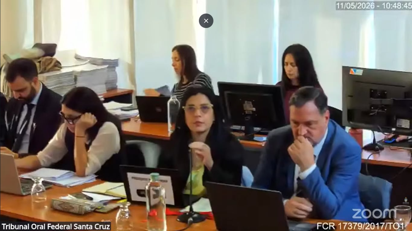 De izquierda a derecha: los fiscales Gastón Pruzan y María Garmendia; y los querellantes Lorena Arias y Luis Tagliapietra -la abogada Valeria Carreras estuvo presente por Zoom-