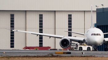 Arrestan a pasajero por representar