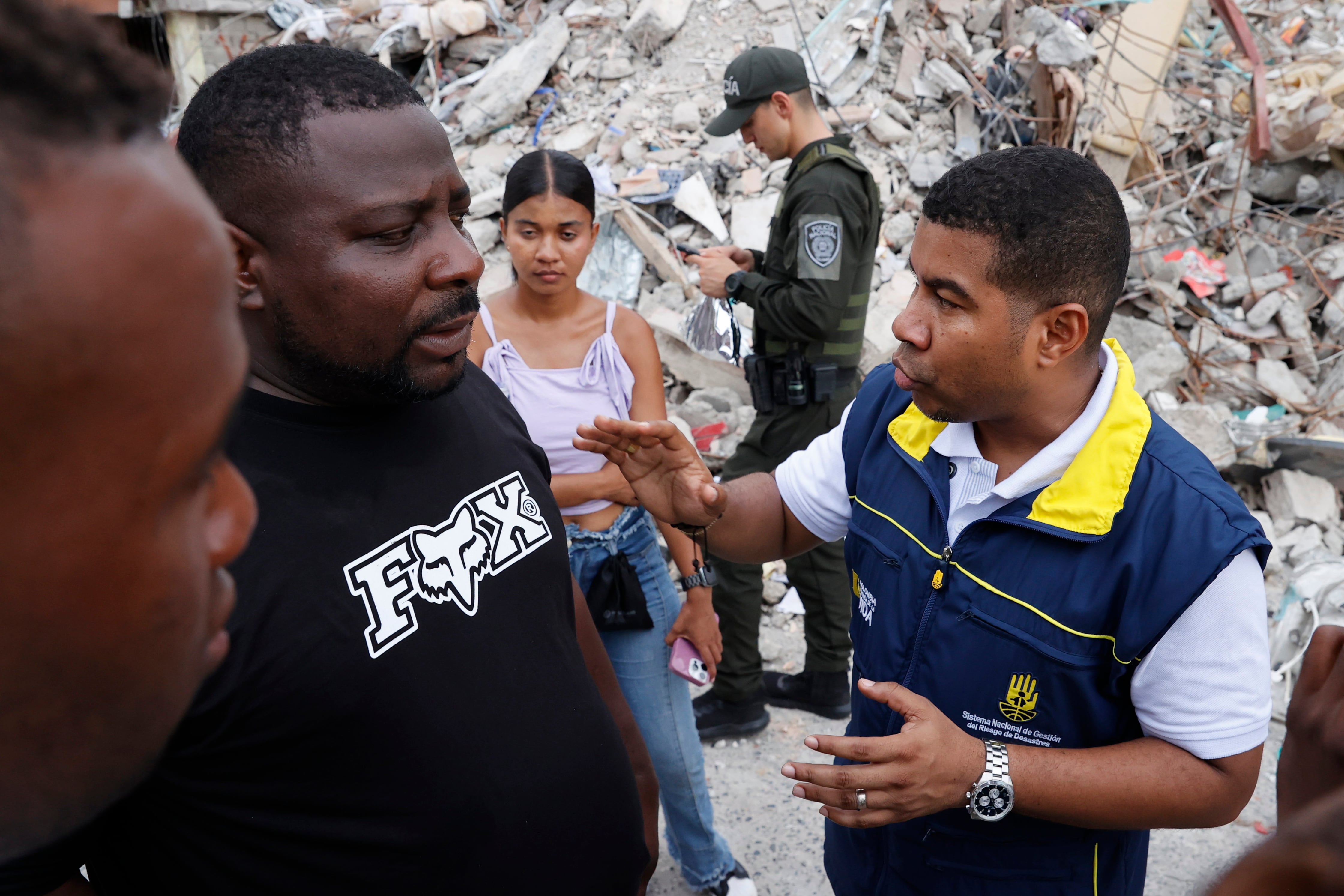 El alcalde Rafael Bolaños pidió apoyo para contar con maquinaria, materiales y equipos necesarios para avanzar en la recuperación de Quibdó -crédito Mauricio Dueñas Castañeda/EFE
