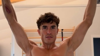 Marc Márquez hace saltar las alarmas con el estado de su brazo derecho: “Es el que es y creo que puedo competir así”