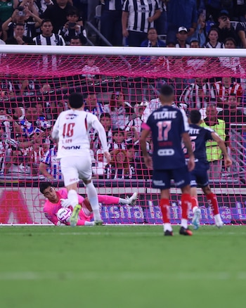 Monterrey, Mexico - October 24: WRITE CAPTION HERE (L) (R) Rayados - Chivas at Estadio BBVA on October 24, 2026 in Monterrey, Mexico. (Photo by: IVAN VILLEGAS / CHIVAS © 2026)
MONTERREY, NUEVO LEON, MEXICO, LIGA MX, MATCH, CHIVAS, RAYADOS, ESTADIO BBVA, ACTION, APERTURA, VISITA