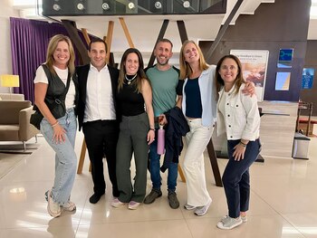 Los hermanos Vogel junto a